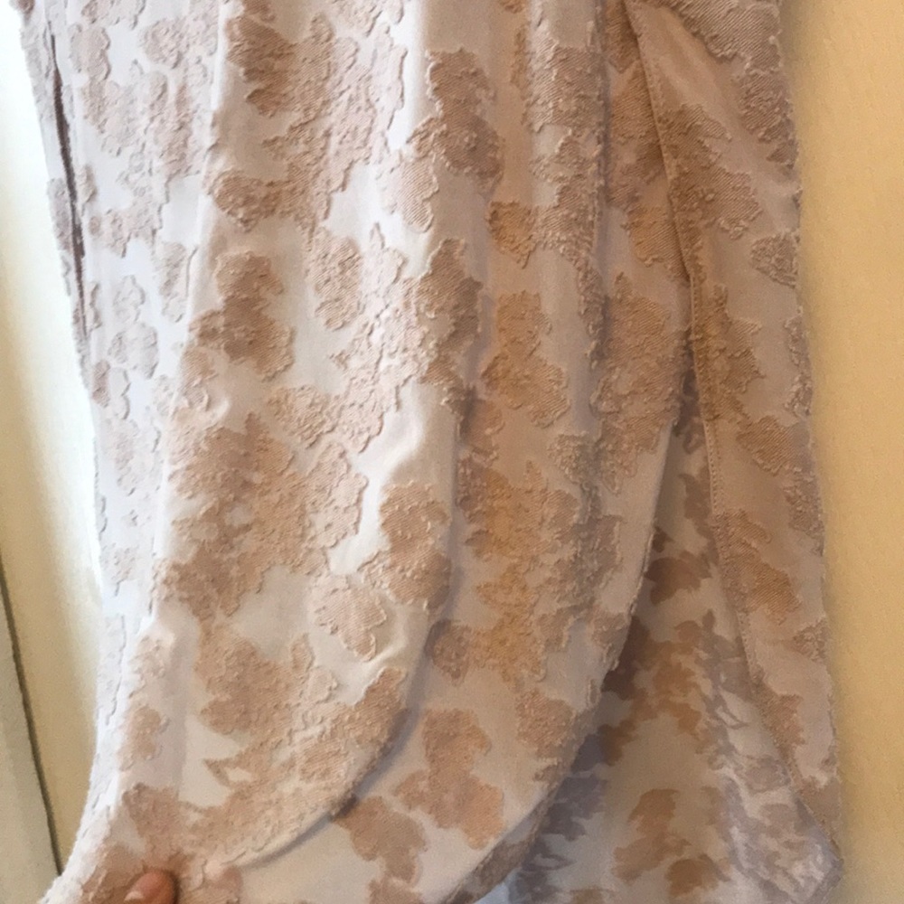 Aritzia Wilfred Dusty Pink Floral textured Top - Picture 5 of 6